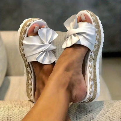 Bowie Bow Plattform Slides – Sandalen That Upgrades Every Summer Outfit Instantly