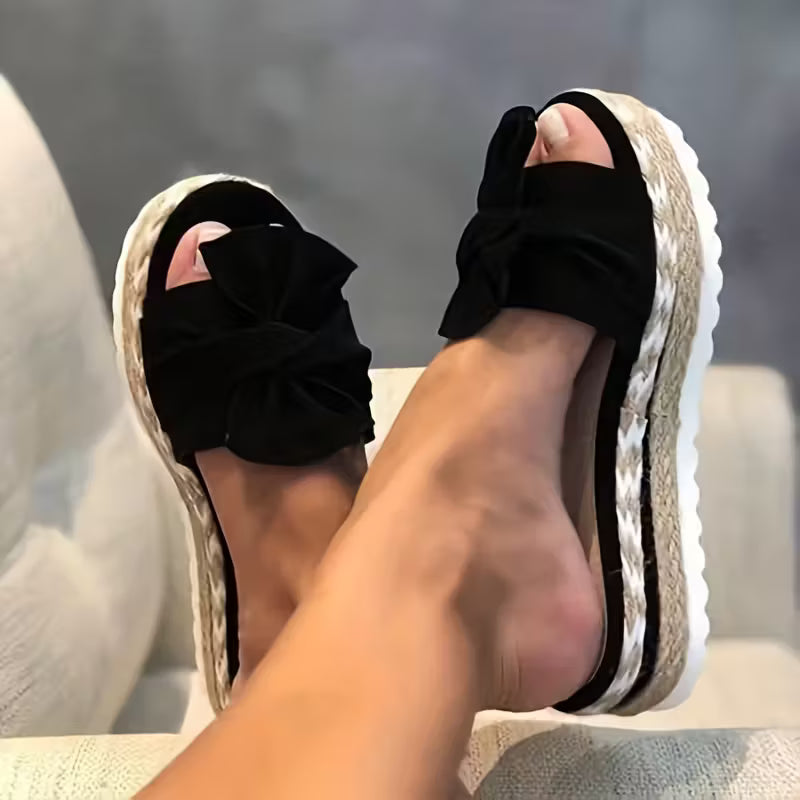 Bowie Bow Plattform Slides – Sandalen That Upgrades Every Summer Outfit Instantly