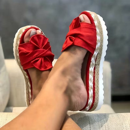 Bowie Bow Plattform Slides – Sandalen That Upgrades Every Summer Outfit Instantly